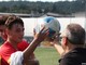 La consegna del pallone a Tommaso Piacenza
