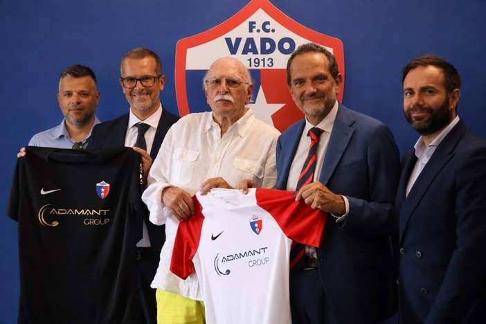 Calcio | Vado. Matteo Marani al “Chittolina”, il presidente della Lega Pro ha incontrato i vertici rossoblu