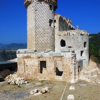 Outdoor nel finalese: archeotrekking e visita guidata a Castel Govone