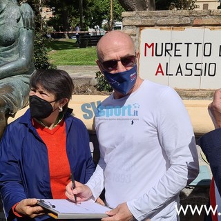 Davide Ballardini ha firmato la piastrella del Muretto di Alassio: &quot;Un messaggio di addio o arrivederci ai genoani? Ora dico grazie&quot; (VIDEO)