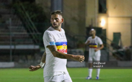 Calcio e scommesse, "La Verità" chiama in causa anche il centrocampista del Finale Antonio Esposito Calcio e scommesse, "La Verità" chiama in causa anche il centrocampista del Finale Antonio Esposito