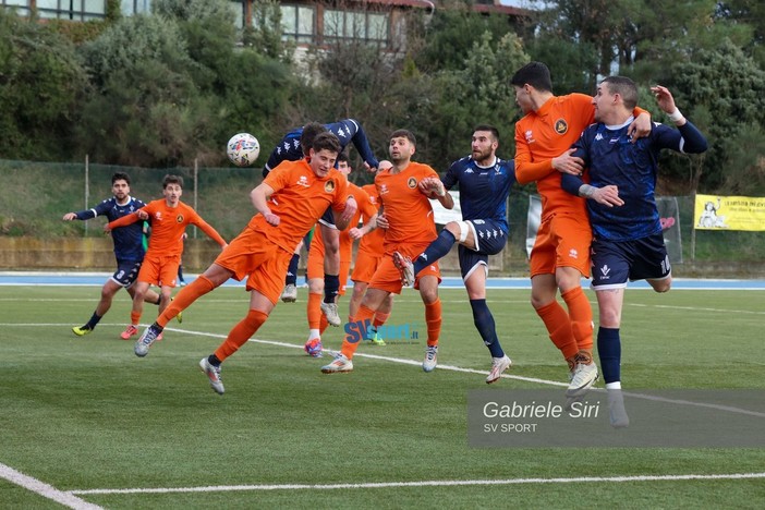 Calcio, Rivasamba. C'è in palio la Serie D contro lo Scanzorosciate, alle 16:00 il primo round in terra bergamasca Calcio, Rivasamba. C'è in palio la Serie D contro lo Scanzorosciate, alle 16:00 il primo round in terra bergamasca