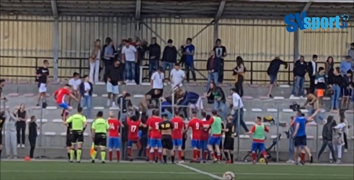 Il raptus e la maxi rissa: minuti di autentica follia al Gambino durante Soccer Borghetto - Bogliasco (VIDEO)