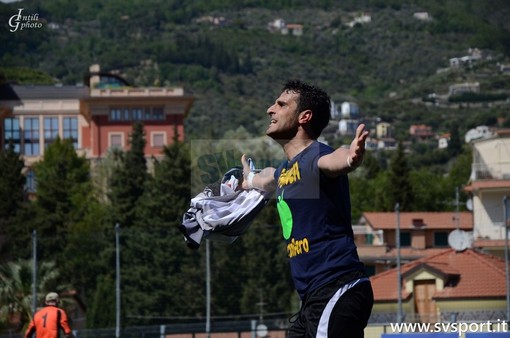 Calcio, Albenga. Il club prende le distanze da Giovanni Mela: "L'espulsione ha inficiato sull'andamento della partita, il nostro club non ha colore politico"