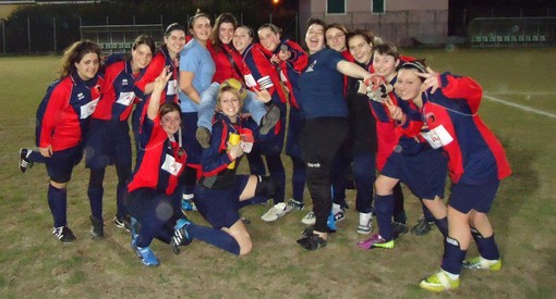 Calcio femminile, la Juniores del Vado festeggia il primato della sua categoria Calcio femminile, la Juniores del Vado festeggia il primato della sua categoria