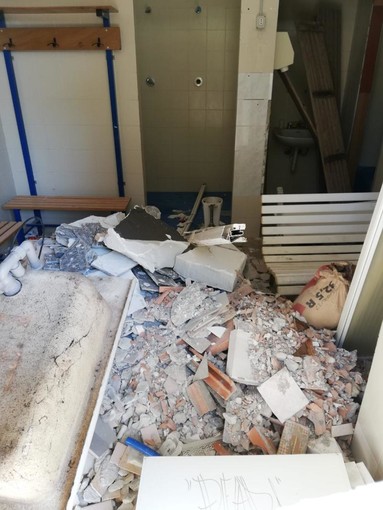 Stadio Ellena di Loano, l'amministrazione fa il punto: "Sospesa la gara per l'affidamento, la struttura ha bisogno di lavori" (FOTO) Stadio Ellena di Loano, l'amministrazione fa il punto: "Sospesa la gara per l'affidamento, la struttura ha bisogno di lavori" (FOTO)