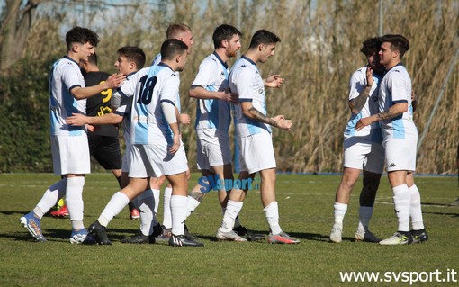 Calcio. Promozione. Il Pietra Ligure prepara la festa, ma c'è da superare l'ostacolo Ventimiglia: alle 15.00 biancocelesti in campo per il ritorno in Eccellenza Calcio. Promozione. Il Pietra Ligure prepara la festa, ma c'è da superare l'ostacolo Ventimiglia: alle 15.00 biancocelesti in campo per il ritorno in Eccellenza