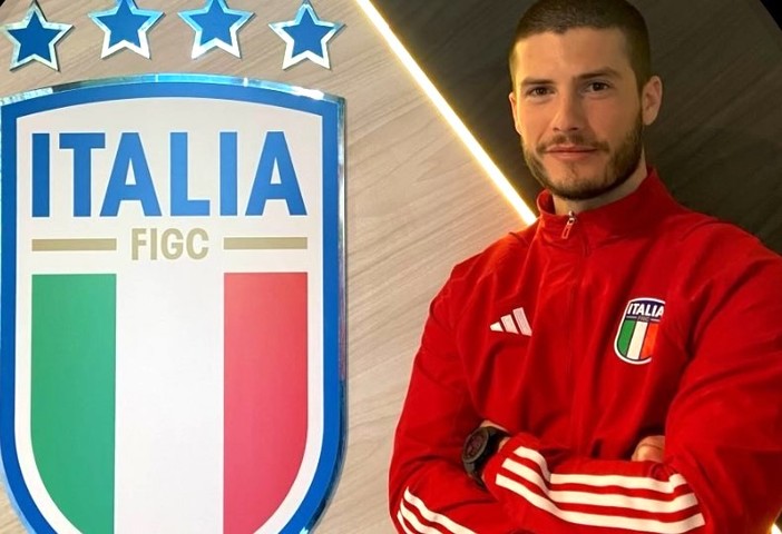 Calcio. Il Genoa chiama Eros Giglia, l'ex preparatore di Imperia e Albenga entra nell'Under 16 rossoblu Calcio. Il Genoa chiama Eros Giglia, l'ex preparatore di Imperia e Albenga entra nell'Under 16 rossoblu