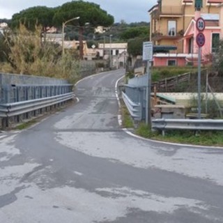 Celle Varazze in serie D, il cavalcavia di via Lagorio non consente il passaggio dei pullman. Il sindaco Beltrame: "Speriamo intervenga Autostrade, impianti hanno rilevanza regionale e nazionale"