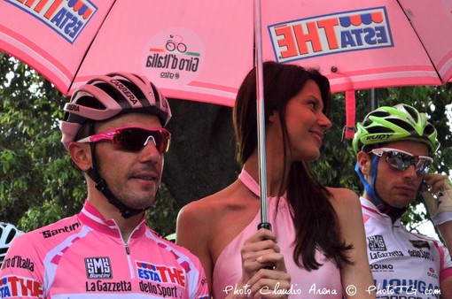 Giro d'Italia: le prime foto della partenza da Savona