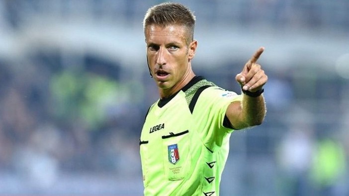 Derby greco finisce in guerriglia, l'arbitro ponentino Davide Massa: "Sono stato colpito ai genitali" Derby greco finisce in guerriglia, l'arbitro ponentino Davide Massa: "Sono stato colpito ai genitali"