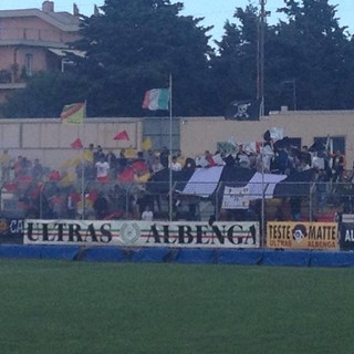 Fotonotizia: ecco la coreografia degli Ultras Albenga esibita nella partitissima con il Santo Stefano 2005