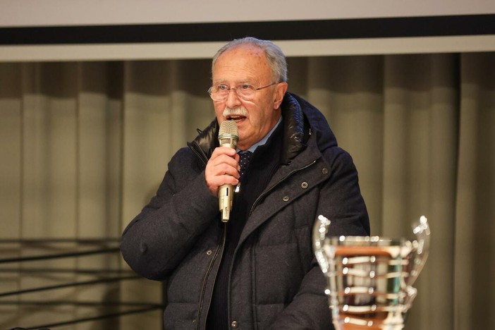 Calcio. Gli auguri per le festività natalizie da Franco Rebella