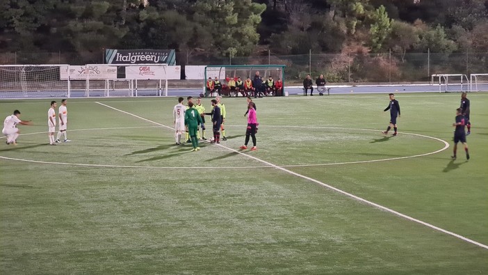Calcio, Promozione. Il Camporosso banchetta in casa del Celle Riviera, 4-1 per i rossoblu nel recupero