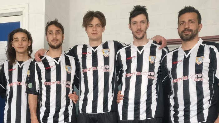 Calcio, Albenga. Gli ex compagni di Marco Parascosso: "Perdiamo un grande amico" Calcio, Albenga. Gli ex compagni di Marco Parascosso: "Perdiamo un grande amico"
