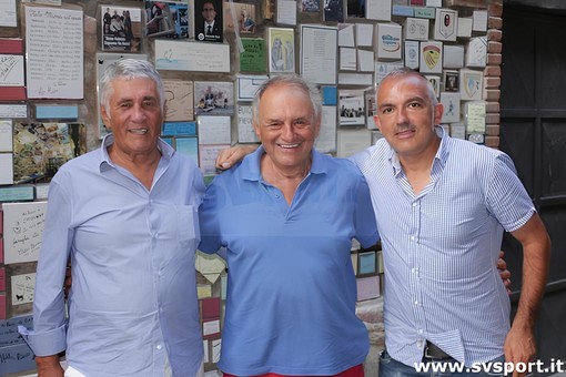 Il mondo del calcio piange Sergio Viganò. Il massaggiatore della Sampd'oro fu premiato ad Albenga dai Fieui di Caruggi Il mondo del calcio piange Sergio Viganò. Il massaggiatore della Sampd'oro fu premiato ad Albenga dai Fieui di Caruggi