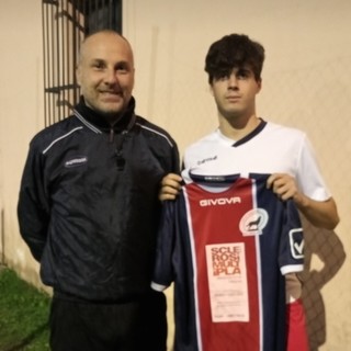 Calciomercato, Mallare. Per la mediana rossoblu c'è Lorenzo Fornara, il giocatore arriva dal Savona Calciomercato, Mallare. Per la mediana rossoblu c'è Lorenzo Fornara, il giocatore arriva dal Savona