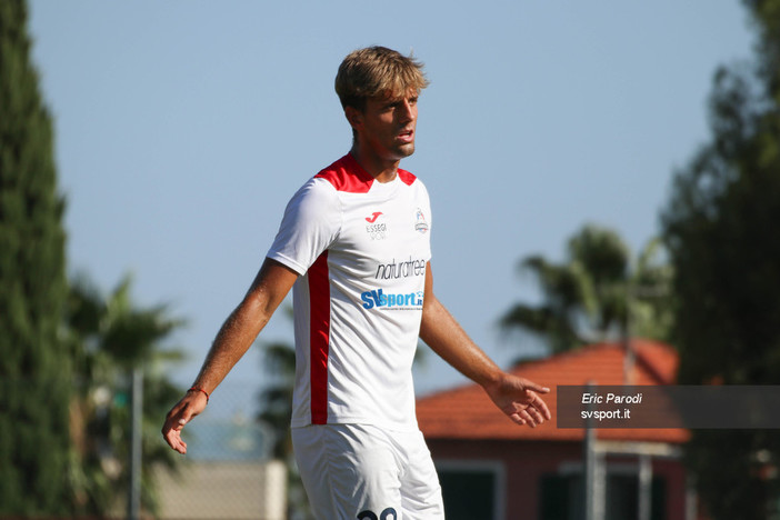 Halaj con la maglia della San Francesco Loano