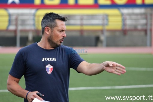 Calcio, Vado. Domani la prima in campionato per mister Solari e i rossoblu: "Arriva il Derthona, ma i Leoni dovremo essere noi" Calcio, Vado. Domani la prima in campionato per mister Solari e i rossoblu: "Arriva il Derthona, ma i Leoni dovremo essere noi"