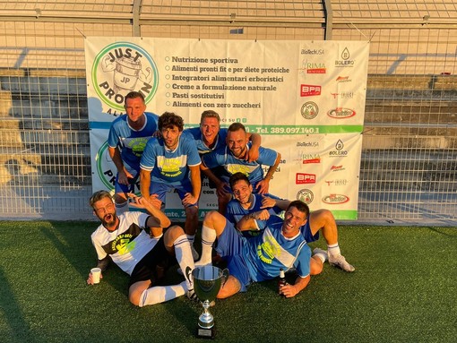 Calcio a 5. E' Autotrasporti Fata Giovanni la squadra vincitrice di "Campioni di una notte" Calcio a 5. E' Autotrasporti Fata Giovanni la squadra vincitrice di "Campioni di una notte"