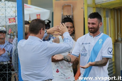 Il "cinque" tra Davide Sancinito e Gian Piero Colla ai tempi dell'Albissola Il "cinque" tra Davide Sancinito e Gian Piero Colla ai tempi dell'Albissola