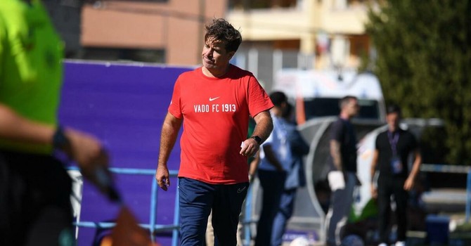 Mister Riolfo durante il match in terra sarda (foto Alessandro Sanna / Torres)