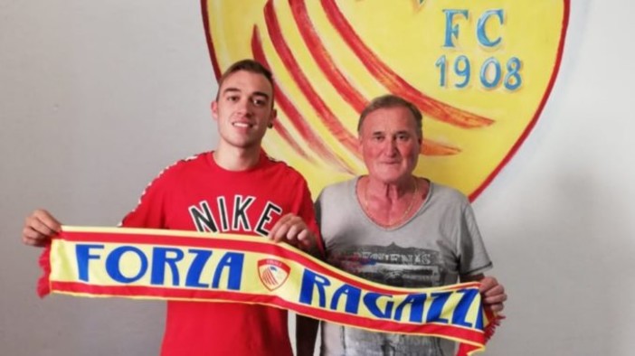 Calcio, Finale. Francesco Vernice è un giocatore del Finale, trasferimento definitivo dalla Loanesi Calcio, Finale. Francesco Vernice è un giocatore del Finale, trasferimento definitivo dalla Loanesi
