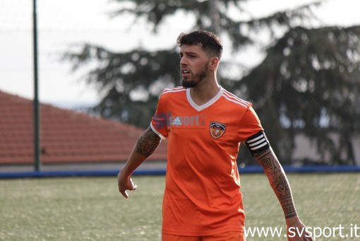 Calcio | Ospedaletti, si chiude la carriera di Elia Ambesi: "Saluto con compagni e persone di valore al mio fianco"