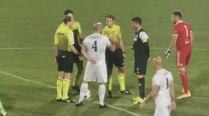 Calcio: clamoroso al 'Comunale', la Lavagnese vince 0-1. Sanremese punita da un rigore dubbio Calcio: clamoroso al 'Comunale', la Lavagnese vince 0-1. Sanremese punita da un rigore dubbio