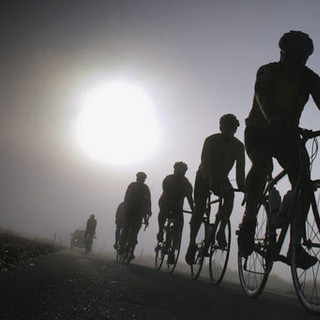 Da Marinella di Sarzana a Mentone, 300 km per una pedalata solidale a favore dell'AIL Da Marinella di Sarzana a Mentone, 300 km per una pedalata solidale a favore dell'AIL