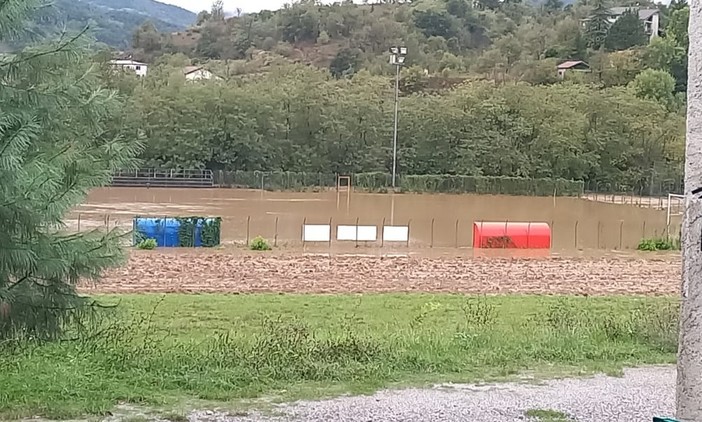 Calcio, Rocchettese. Anche il campo di Piana Crixia è stato devastato dall'alluvione, Ferrero: "Aspettiamo che si ritirino le acque per valutare i danni" (FOTO)