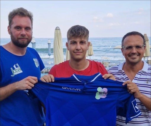 Calciomercato. Colpo San Filippo Neri Yepp, fatta per l'arrivo dalla Baia Alassio di Andrea Di Mari Calciomercato. Colpo San Filippo Neri Yepp, fatta per l'arrivo dalla Baia Alassio di Andrea Di Mari