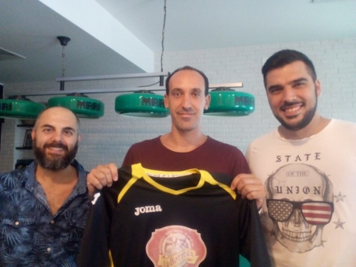 Il presidente Alessio Ponte e Michele Bianco insieme a Matteo Buscaglia Il presidente Alessio Ponte e Michele Bianco insieme a Matteo Buscaglia