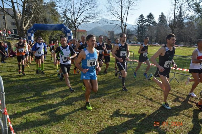 Cross Master. Tappa a Garlernda per il Campionato Regionale Fidal, si corre per il Trofeo Val Lerrone Cross Master. Tappa a Garlernda per il Campionato Regionale Fidal, si corre per il Trofeo Val Lerrone