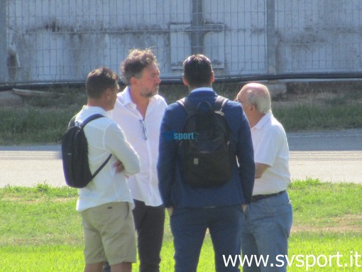 Calcio, Savona. Un rappresentante della cordata laziale già in città. In questi istanti la visita al Bacigalupo (LE FOTO) Calcio, Savona. Un rappresentante della cordata laziale già in città. In questi istanti la visita al Bacigalupo (LE FOTO)