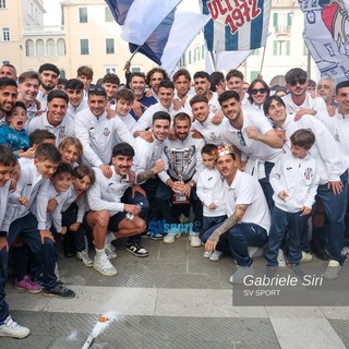 FOTONOTIZIA. Savona premiato in Piazza Sisto, la festa biancoblu nel cuore della città