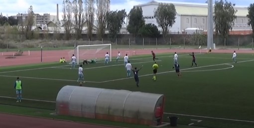 Calcio, Vado - Chieri. I gol della partita: ecco la punizione di Bove e la zampata di Aperi (VIDEO)