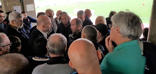 Calcio, Savona. Un pomeriggio di ordinaria follia, ora i giocatori vogliono risposte dal club Calcio, Savona. Un pomeriggio di ordinaria follia, ora i giocatori vogliono risposte dal club