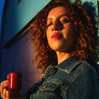 Nuovo singolo per Nevia: ecco "Favola" (Video)