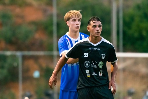 Calcio. Ceriale - Albingaunia è biancoblu, l'amichevole del Merlo decisa nel finale Calcio. Ceriale - Albingaunia è biancoblu, l'amichevole del Merlo decisa nel finale
