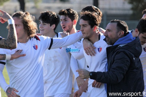 Glen Lala festeggiato dai compagni del Vado Glen Lala festeggiato dai compagni del Vado