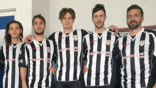 Calcio, Albenga. Gli ex compagni di Marco Parascosso: "Perdiamo un grande amico" Calcio, Albenga. Gli ex compagni di Marco Parascosso: "Perdiamo un grande amico"