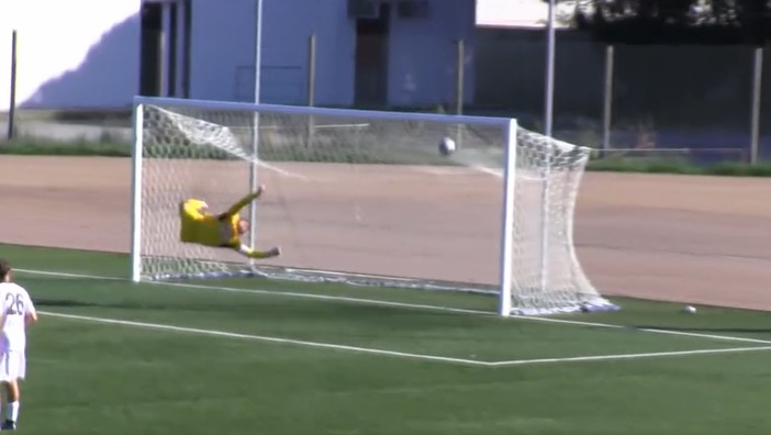 Calcio. La magia di Pisanu al termini di 90 minuti intensissimi, gli highlights di Vado - Derthona 1-0 (VIDEO)