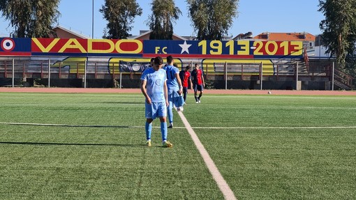 Calcio, Serie D. Nouri regala i tre punti alla Sanremese a fil di sirena. Al Vado non basta il pari momentaneo di Costantini