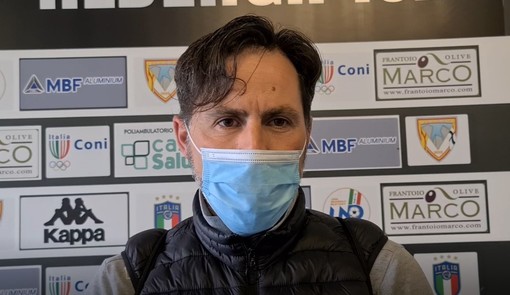 Calcio, Albenga. Giornata dalle mille emozioni per mister Grandoni: "Squadra umile e professionale. Lo screzio con Gargiulo? Facciamo finta che non sia successo niente" (VIDEO) Calcio, Albenga. Giornata dalle mille emozioni per mister Grandoni: "Squadra umile e professionale. Lo screzio con Gargiulo? Facciamo finta che non sia successo niente" (VIDEO)