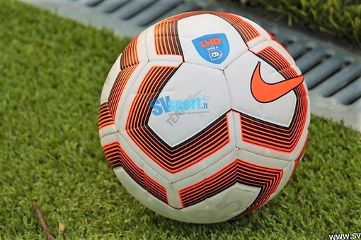 Calcio dilettantistico. Varato il quadro promozioni e retrocessioni. Fondamentale la permanenza in Serie D delle squadre liguri Calcio dilettantistico. Varato il quadro promozioni e retrocessioni. Fondamentale la permanenza in Serie D delle squadre liguri