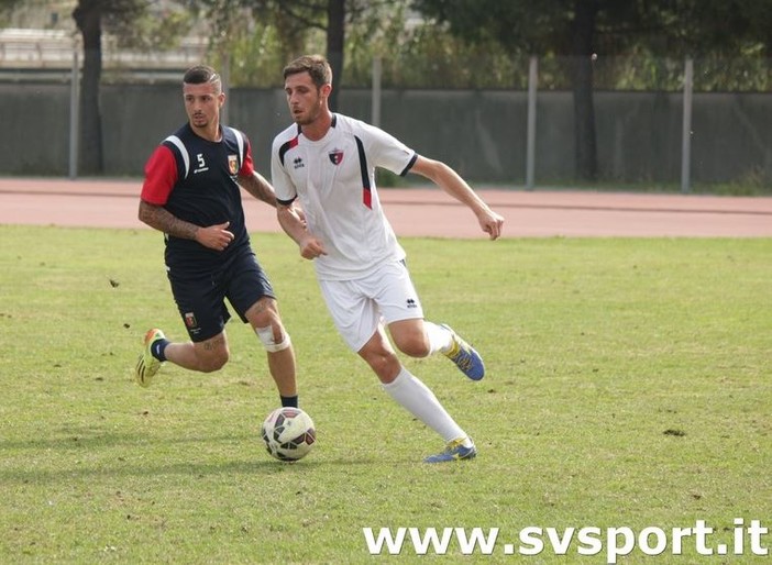 Daniele Puddu dribbla Armando Izzo Daniele Puddu dribbla Armando Izzo