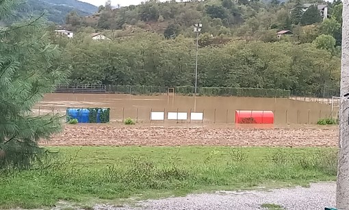 Calcio, Rocchettese. Anche il campo di Piana Crixia è stato devastato dall'alluvione, Ferrero: "Aspettiamo che si ritirino le acque per valutare i danni" (FOTO) Calcio, Rocchettese. Anche il campo di Piana Crixia è stato devastato dall'alluvione, Ferrero: "Aspettiamo che si ritirino le acque per valutare i danni" (FOTO)