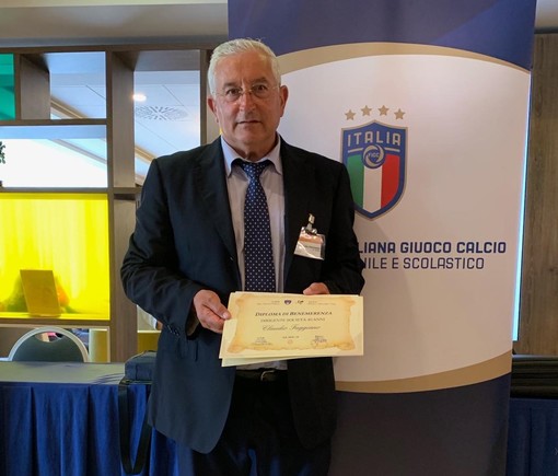 Pietra Ligure: 40 anni nel calcio, la Figc ha premiato a Roma il presidente Claudio Faggiano