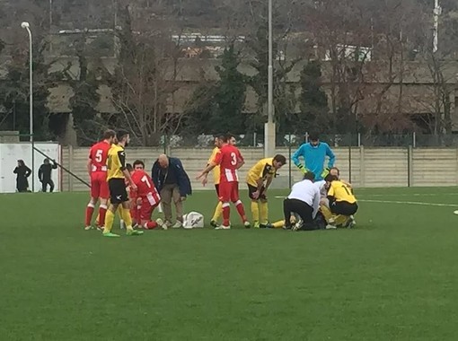 Calcio. La Carcarese Calcio vicina a Roberto Garrone: "Al capitano della Fortitudo auguriamo un pronto ritorno in campo" Calcio. La Carcarese Calcio vicina a Roberto Garrone: "Al capitano della Fortitudo auguriamo un pronto ritorno in campo"